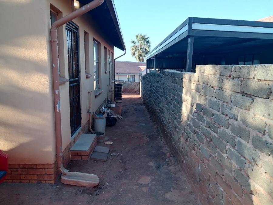To Let 3 Bedroom Property for Rent in Tlhabane West North West
